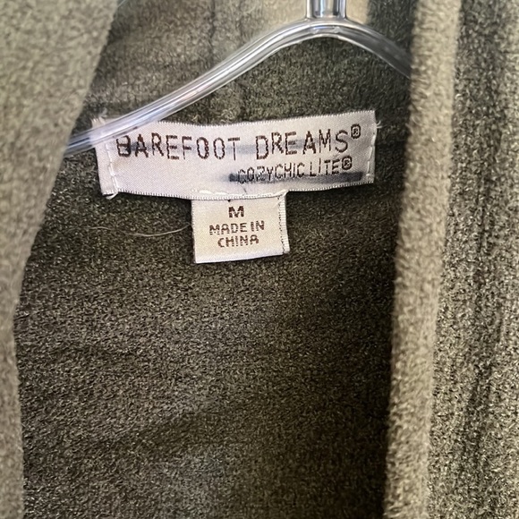Barefoot Dreams Water fall
Olive Open Front Cardigan Size M - Picture 9 of 15